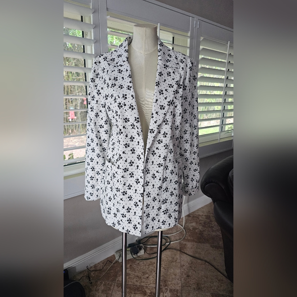 BCBGeneration Black and White Floral Blazer M